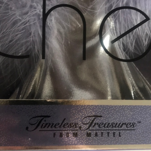 Cher timeless treasure Barbie - Picture 4 of 16